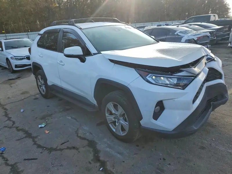 2021 TOYOTA RAV4 XLE  