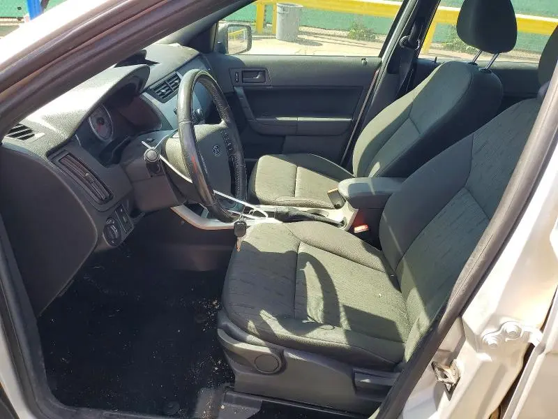 2010 FORD FOCUS SE  