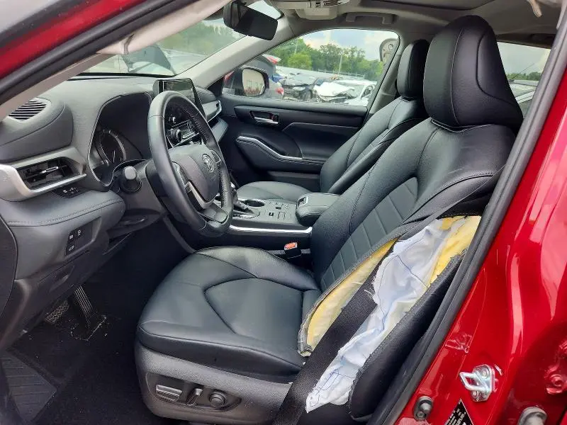 2025 TOYOTA HIGHLANDER XLE  