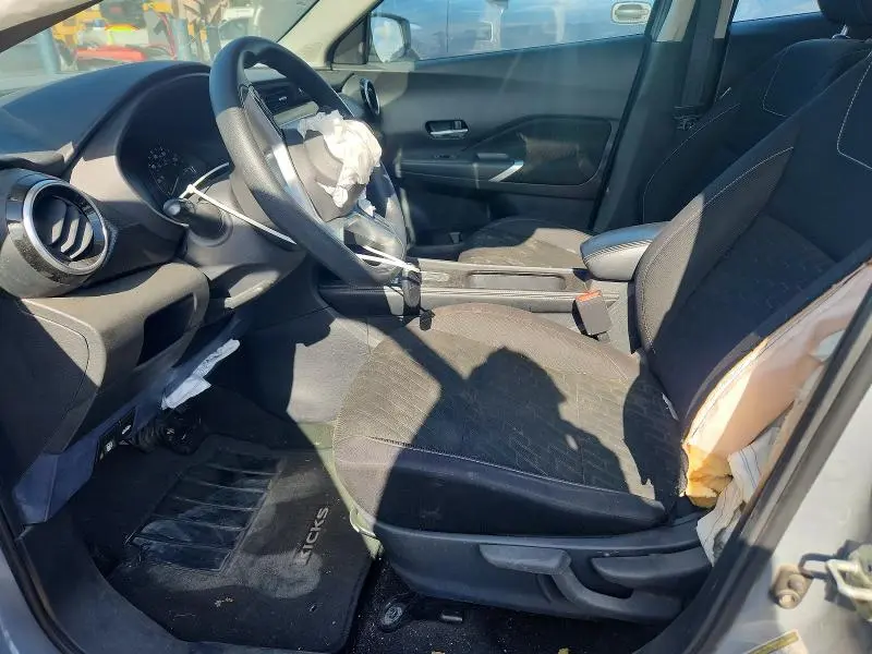 2022 NISSAN KICKS SV  