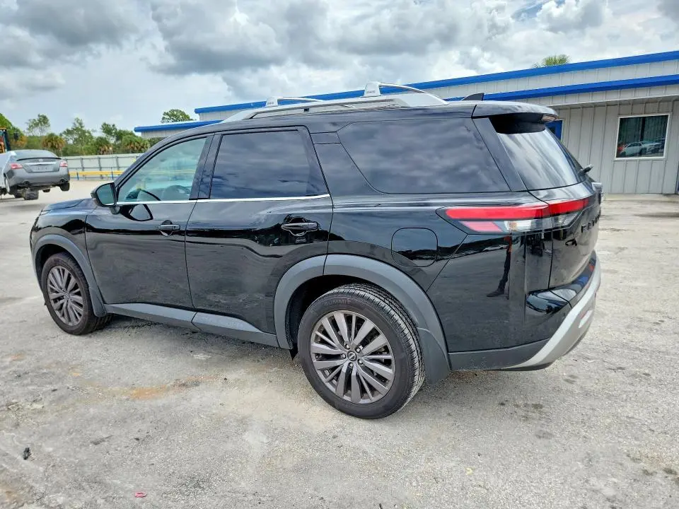 2023 NISSAN PATHFINDER SL  