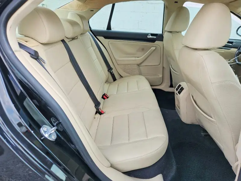 2010 VOLKSWAGEN JETTA SE  