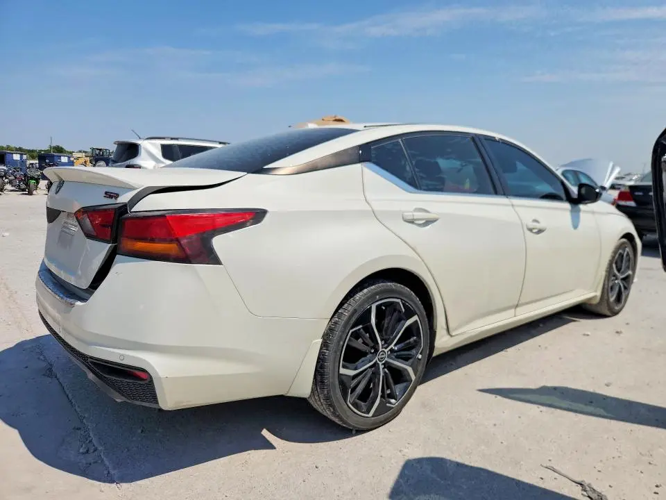 2023 NISSAN ALTIMA SR  