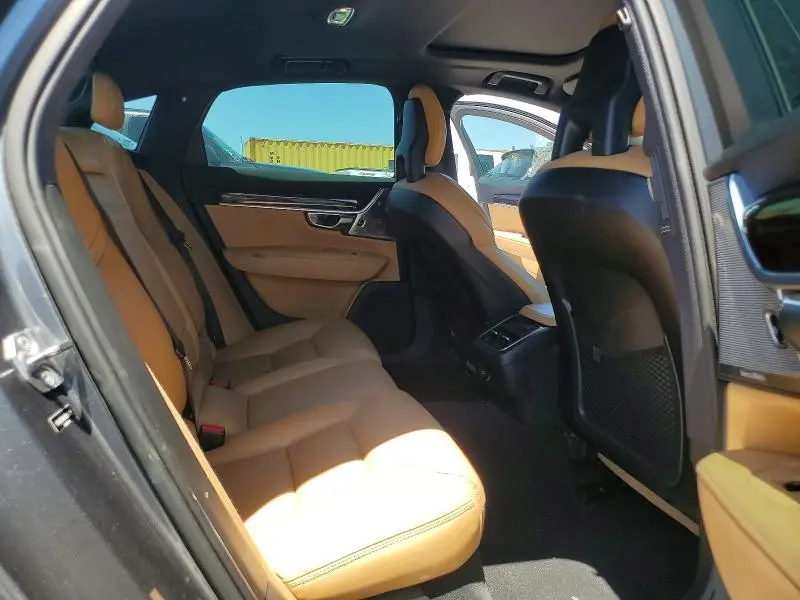 2017 VOLVO S90 T6 MOMENTUM  