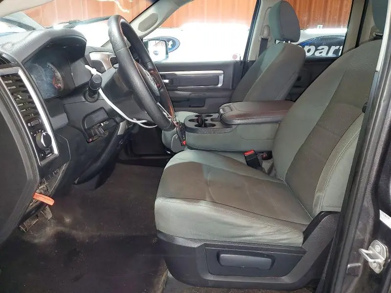 2016 RAM 1500 SLT  