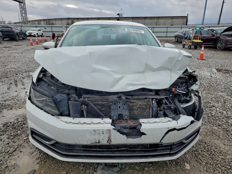 2016 VOLKSWAGEN PASSAT S  