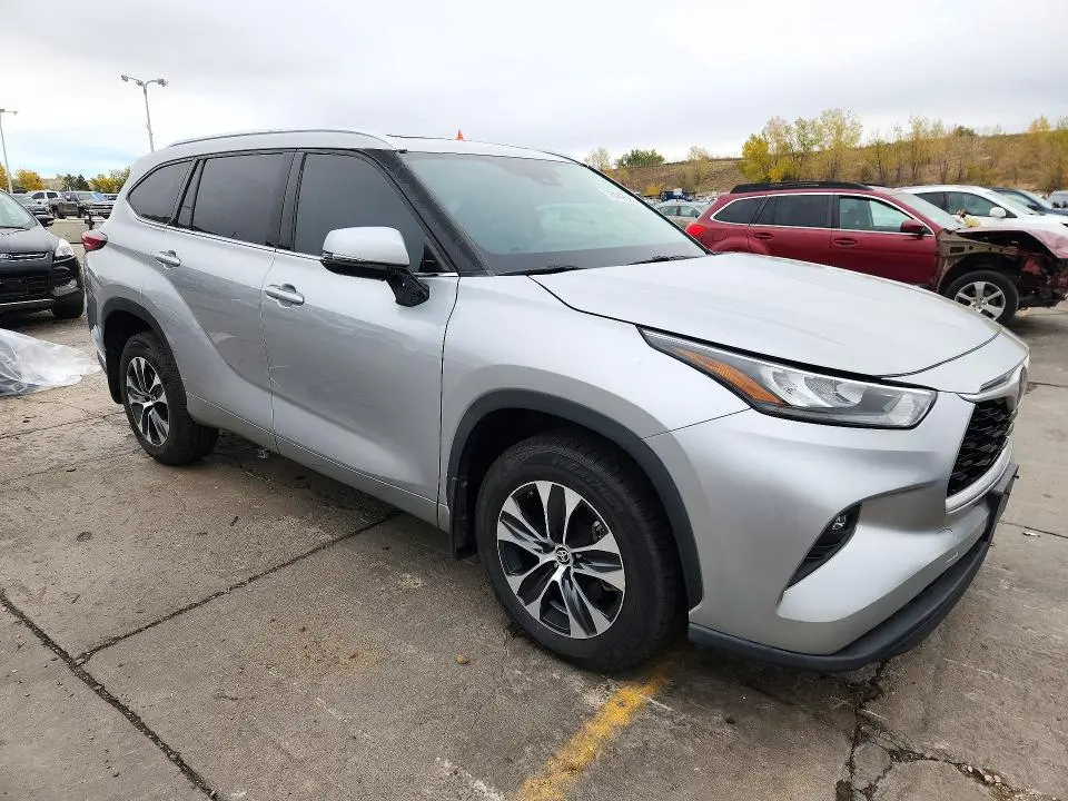 2020 TOYOTA HIGHLANDER XLE  