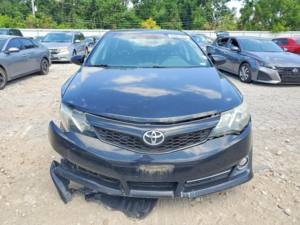 2014 TOYOTA CAMRY SE  