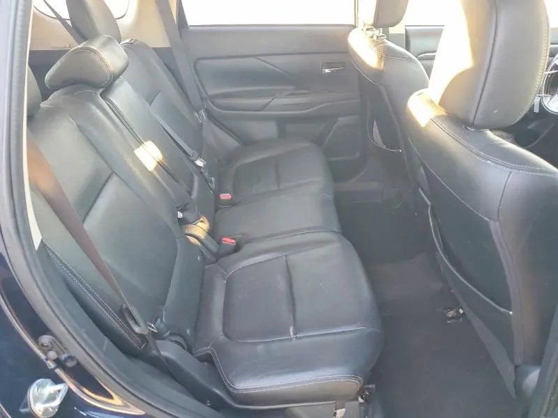 2016 MITSUBISHI OUTLANDER SE  