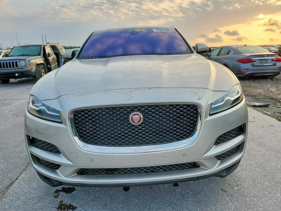 2017 JAGUAR F-PACE PRESTIGE  
