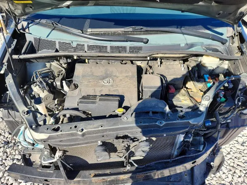 2012 TOYOTA SIENNA LE  