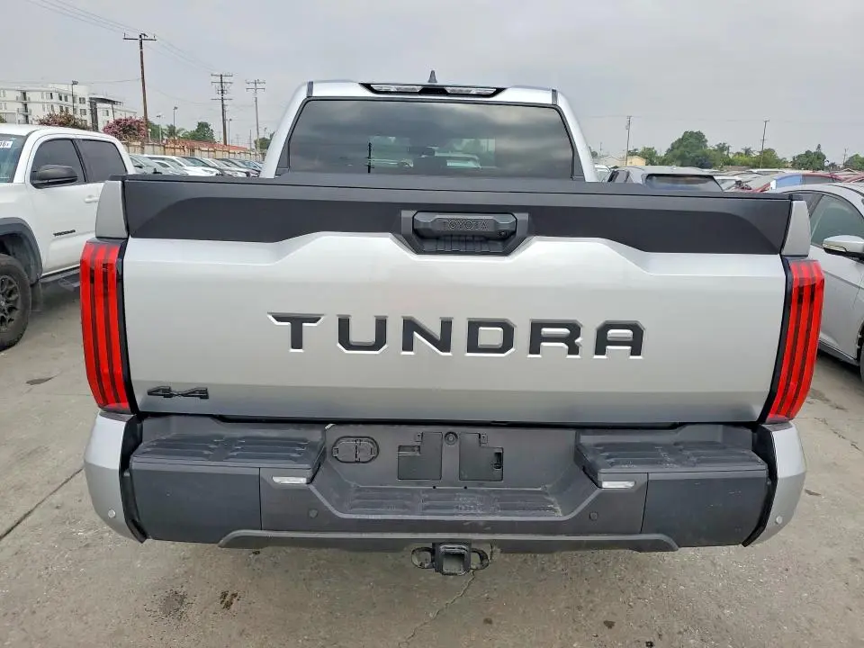 2026 TOYOTA TUNDRA SR5  