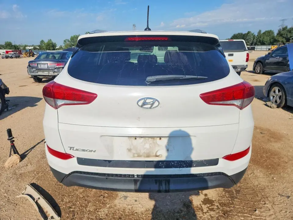 2016 HYUNDAI TUCSON SE  