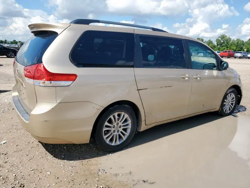 2012 TOYOTA SIENNA XLE  