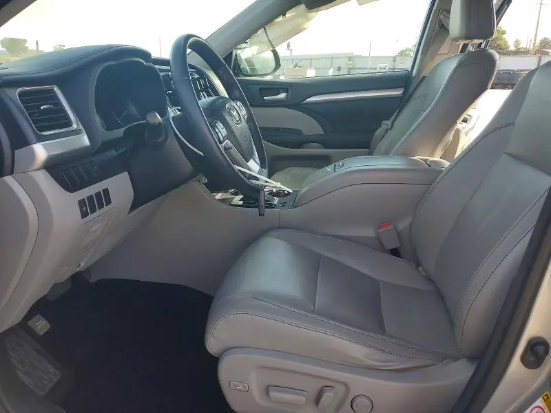 2016 TOYOTA HIGHLANDER XLE  