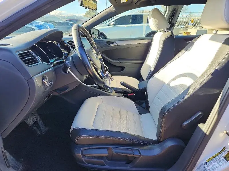 2016 VOLKSWAGEN JETTA SPORT  