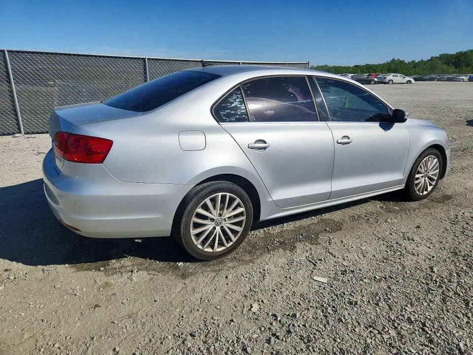 2011 VOLKSWAGEN JETTA SEL  
