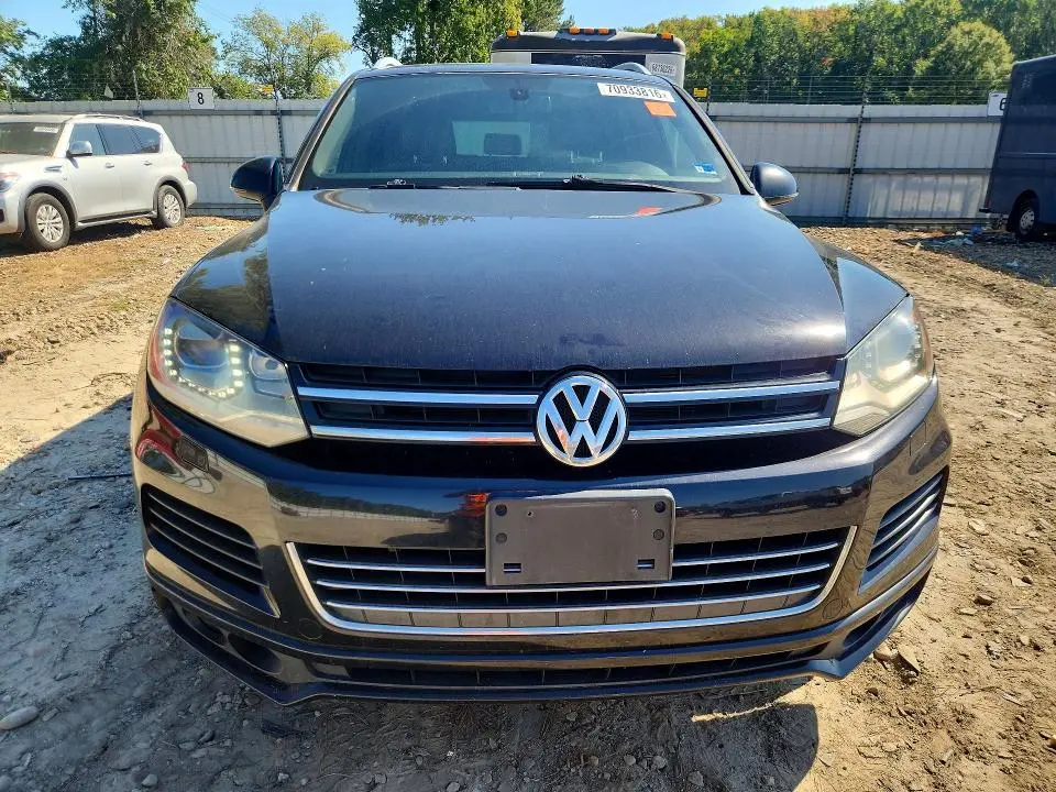 2014 VOLKSWAGEN TOUAREG V6  