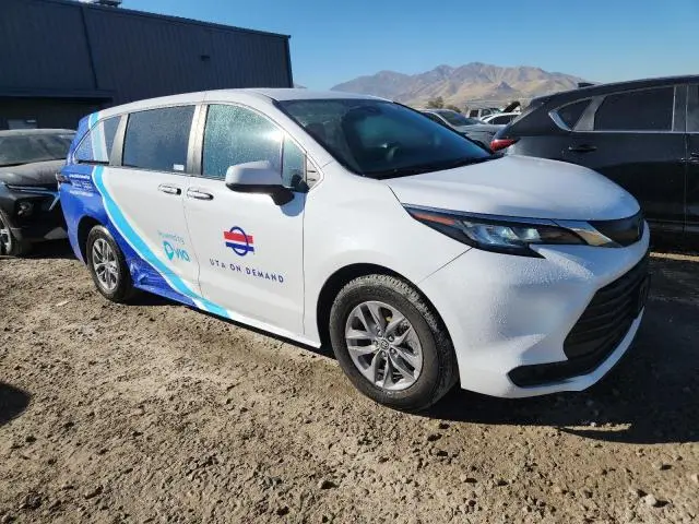 2023 TOYOTA SIENNA LE  