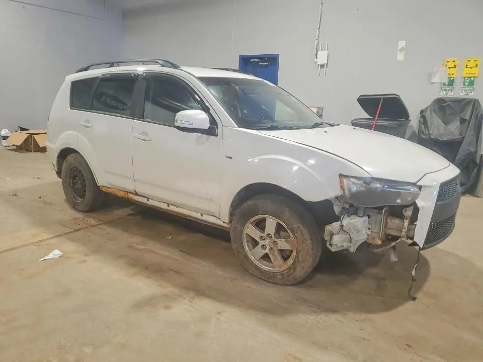 2011 MITSUBISHI OUTLANDER SE  