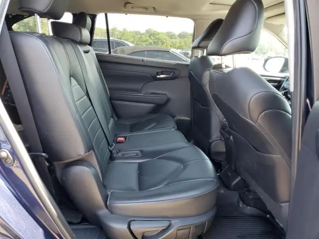 2021 TOYOTA HIGHLANDER XLE  