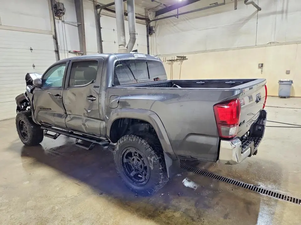 2020 TOYOTA TACOMA SR5 V6  