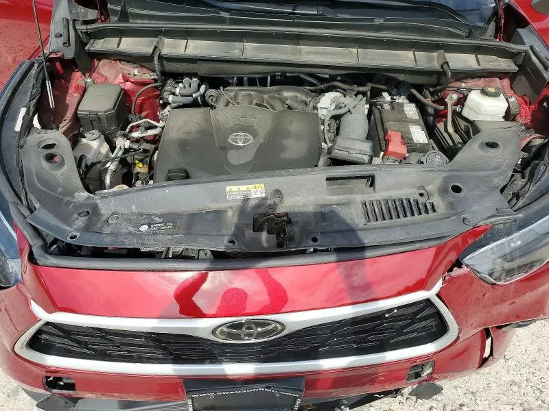 2022 TOYOTA HIGHLANDER LE  