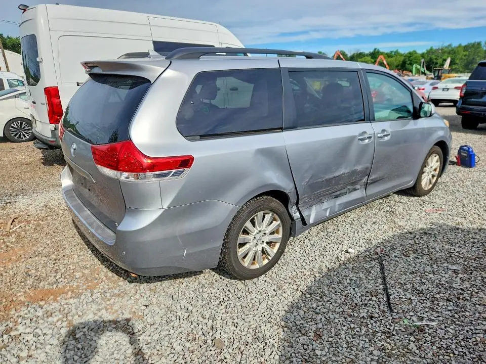 2013 TOYOTA SIENNA XLE 7-PASSENGER  