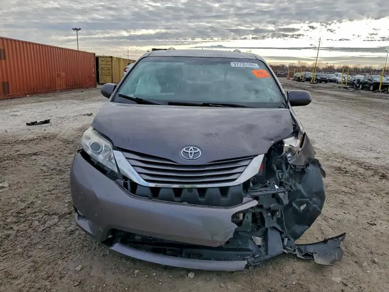 2015 TOYOTA SIENNA XLE  