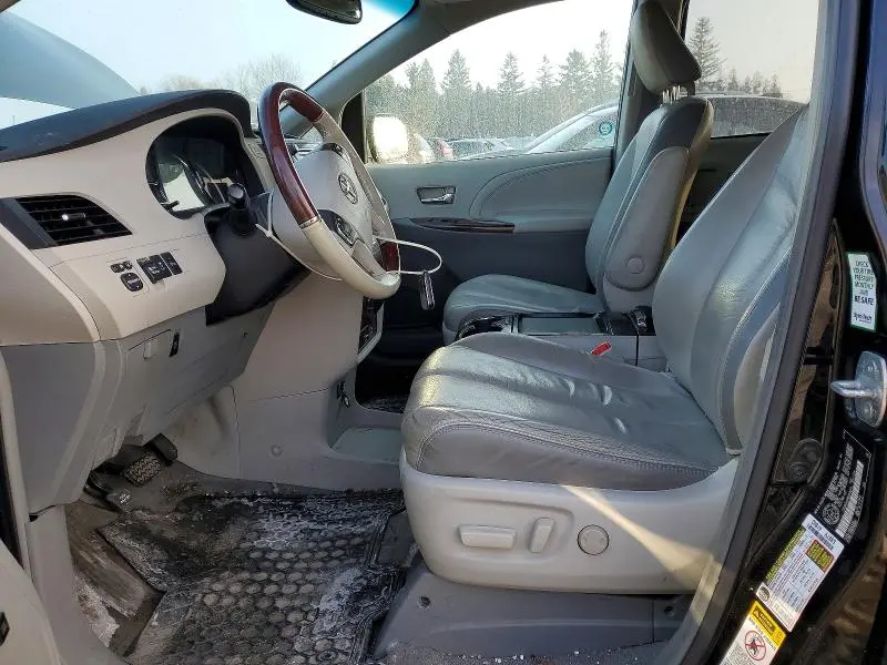 2011 TOYOTA SIENNA XLE  