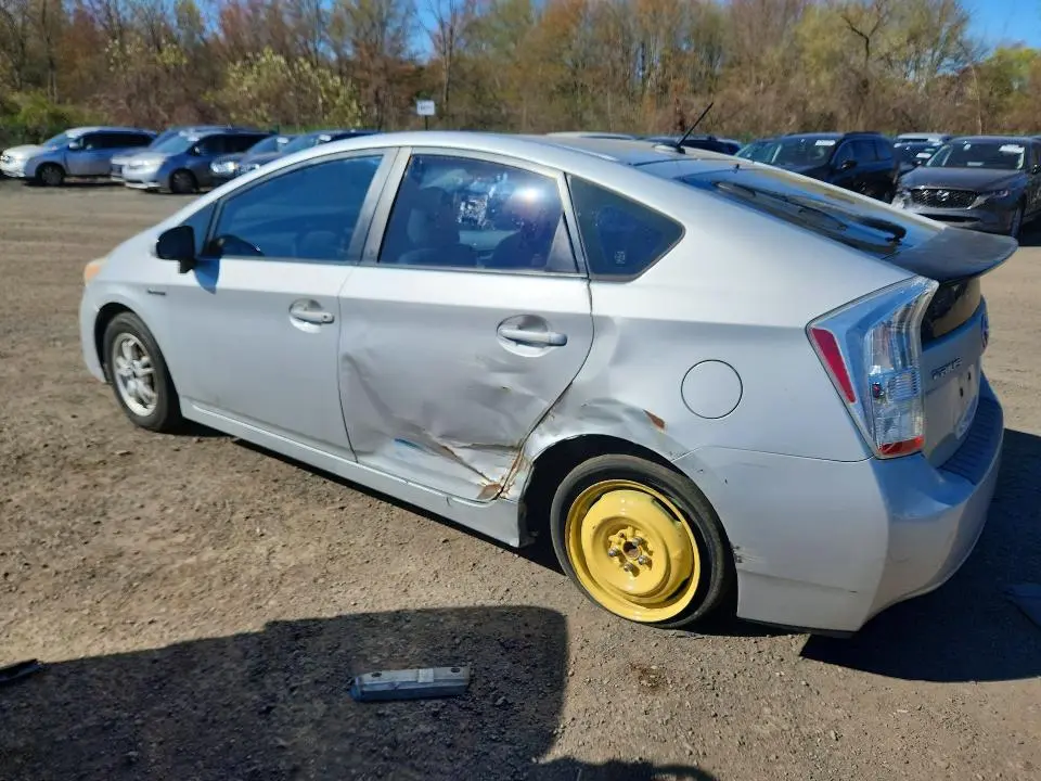2010 TOYOTA PRIUS III  