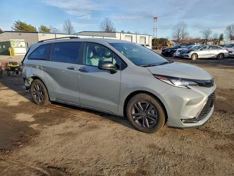 2025 TOYOTA SIENNA XSE  
