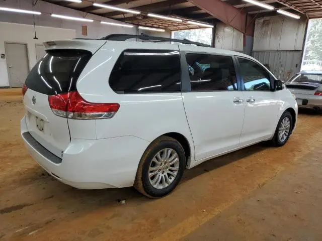 2013 TOYOTA SIENNA XLE  