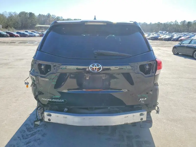 2019 TOYOTA HIGHLANDER SE  