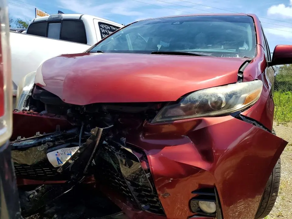 2019 TOYOTA SIENNA SE 8-PASSENGER  
