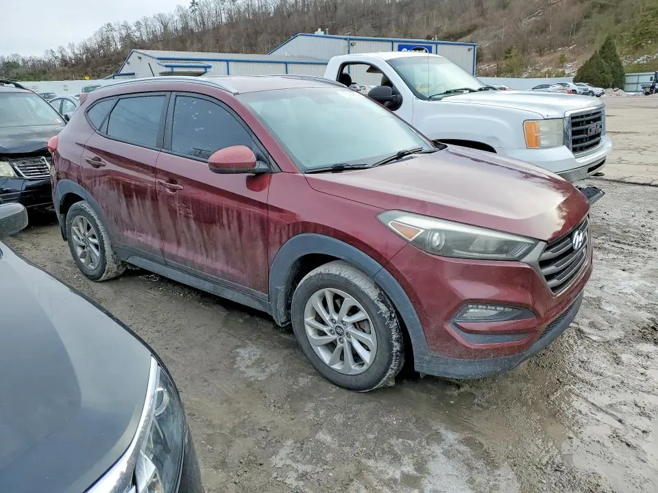 2016 HYUNDAI TUCSON SE  