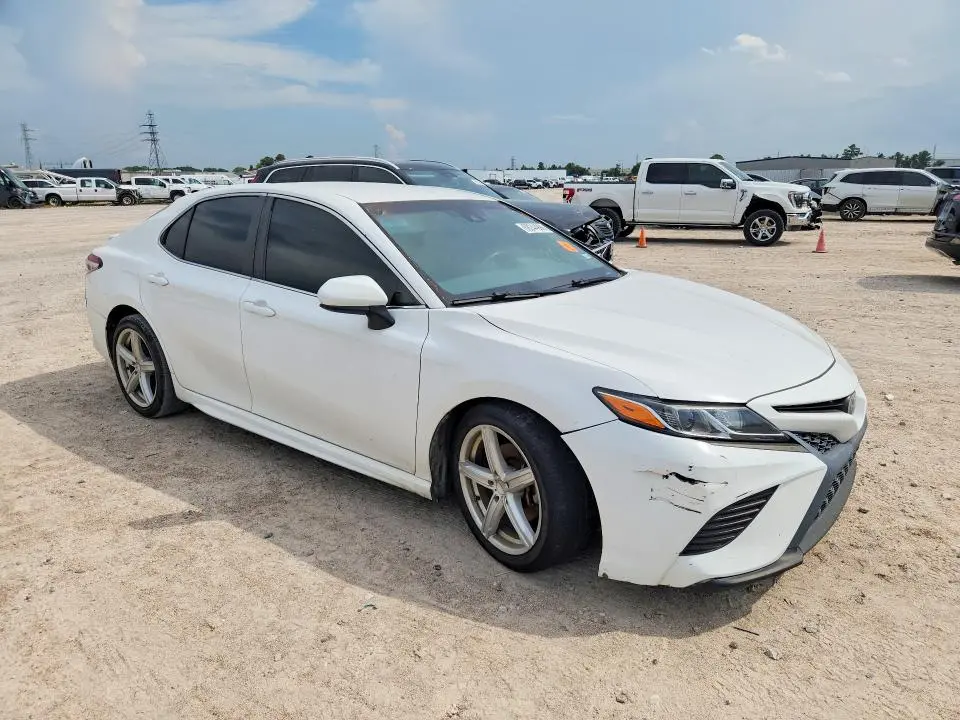 2018 TOYOTA CAMRY SE  
