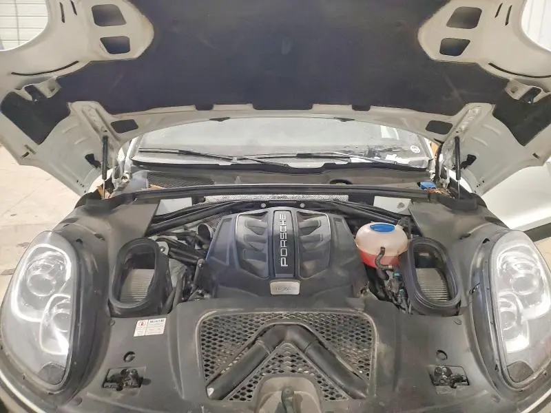 2015 PORSCHE MACAN S  