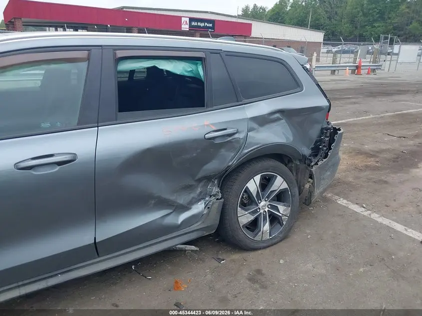 2020 VOLVO V60 CROSS COUNTRY T5