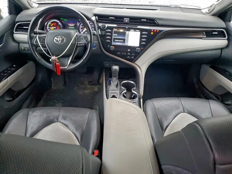 2020 TOYOTA CAMRY XLE  