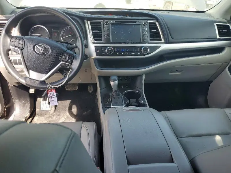 2018 TOYOTA HIGHLANDER XLE  