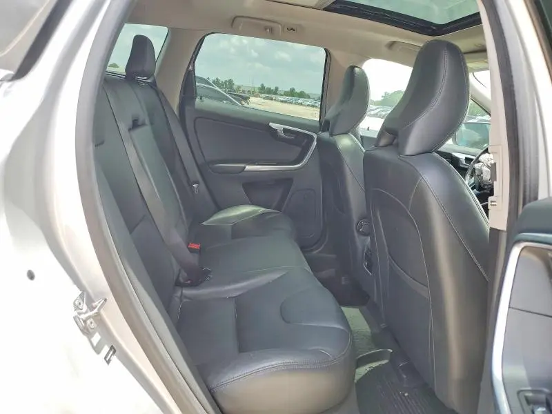 2015 VOLVO XC60 T5 PLATINUM  