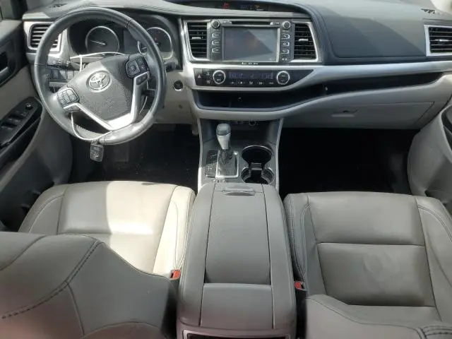 2017 TOYOTA HIGHLANDER SE  