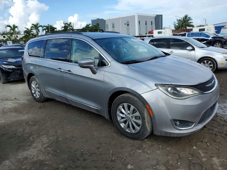 2017 CHRYSLER PACIFICA TOURING L  