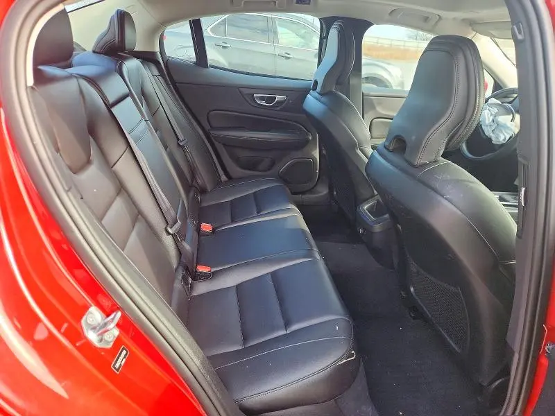2019 VOLVO S60 T6 MOMENTUM  