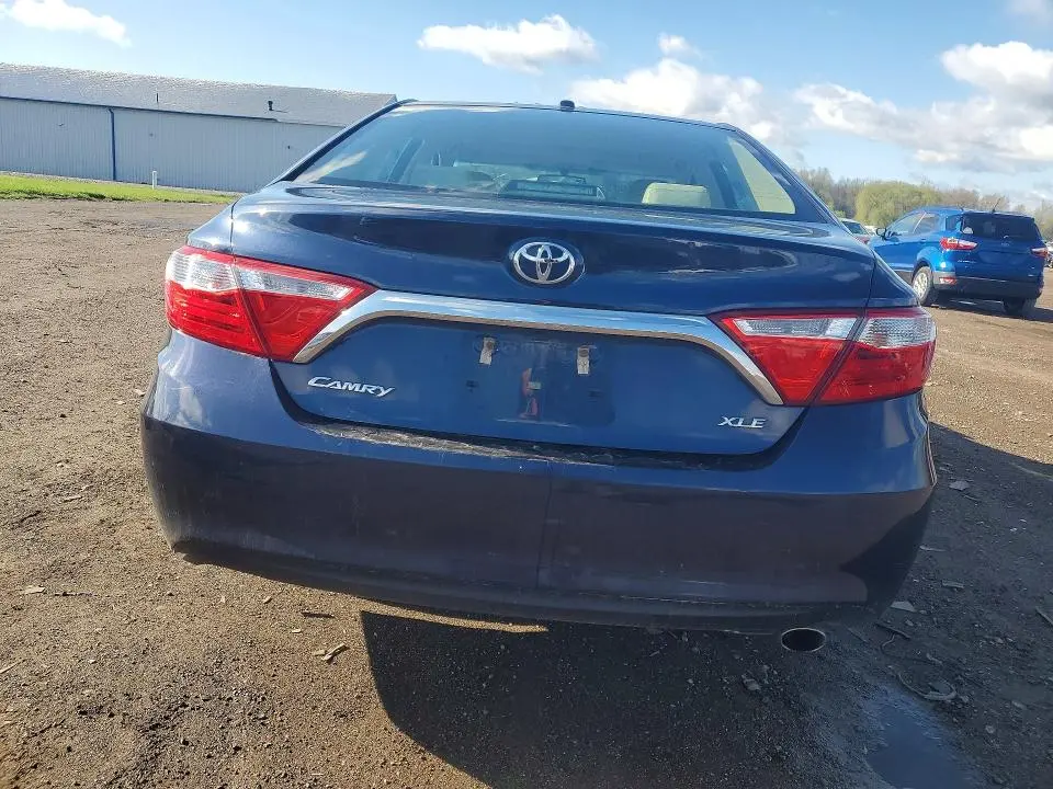 2016 TOYOTA CAMRY XLE  