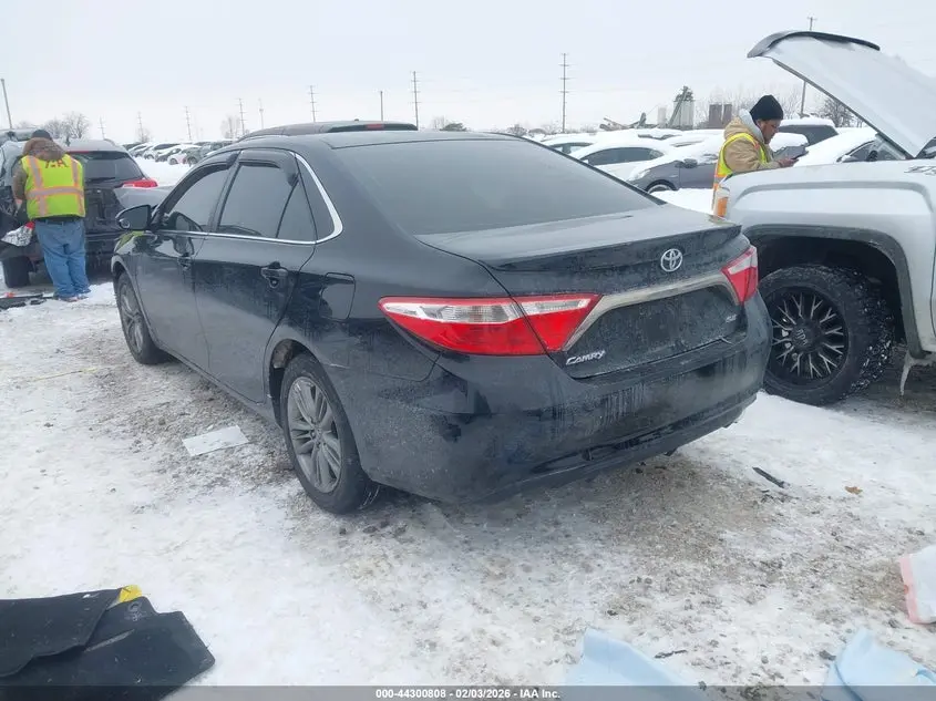 2015 TOYOTA CAMRY SE