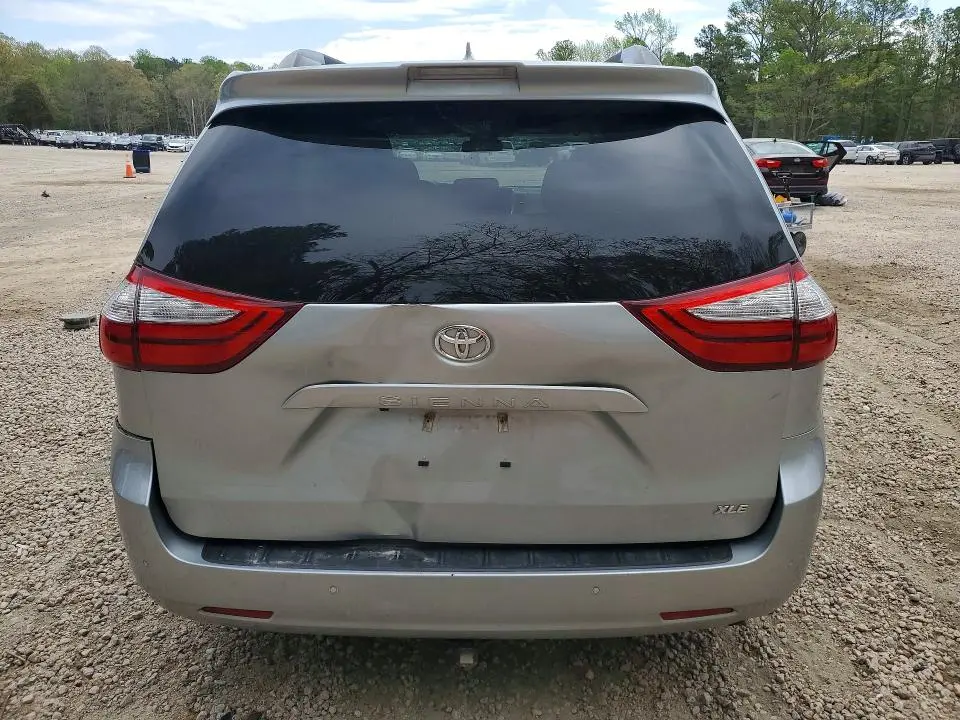 2019 TOYOTA SIENNA XLE 8-PASSENGER  