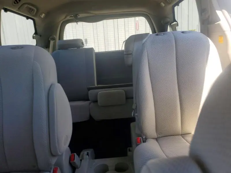 2011 TOYOTA SIENNA LE  
