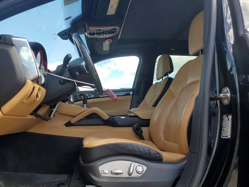 2014 PORSCHE CAYENNE   
